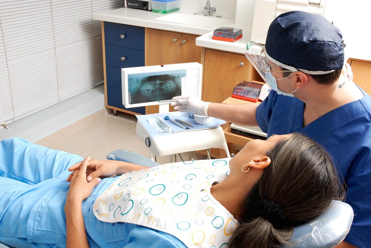 Nowoczesna technologia używana w salonach stomatologii estetycznej być może sprawić, że odbierzemy śliczny uśmieszek.